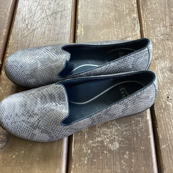 Dansko Olivia Snake Grey Black Slip Loafer Women’s Comfort Shoe Size 38 - Picture 4 of 5